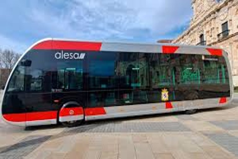 Marbella lanza un plan piloto de autobuses eléctricos gratuitos en verano
